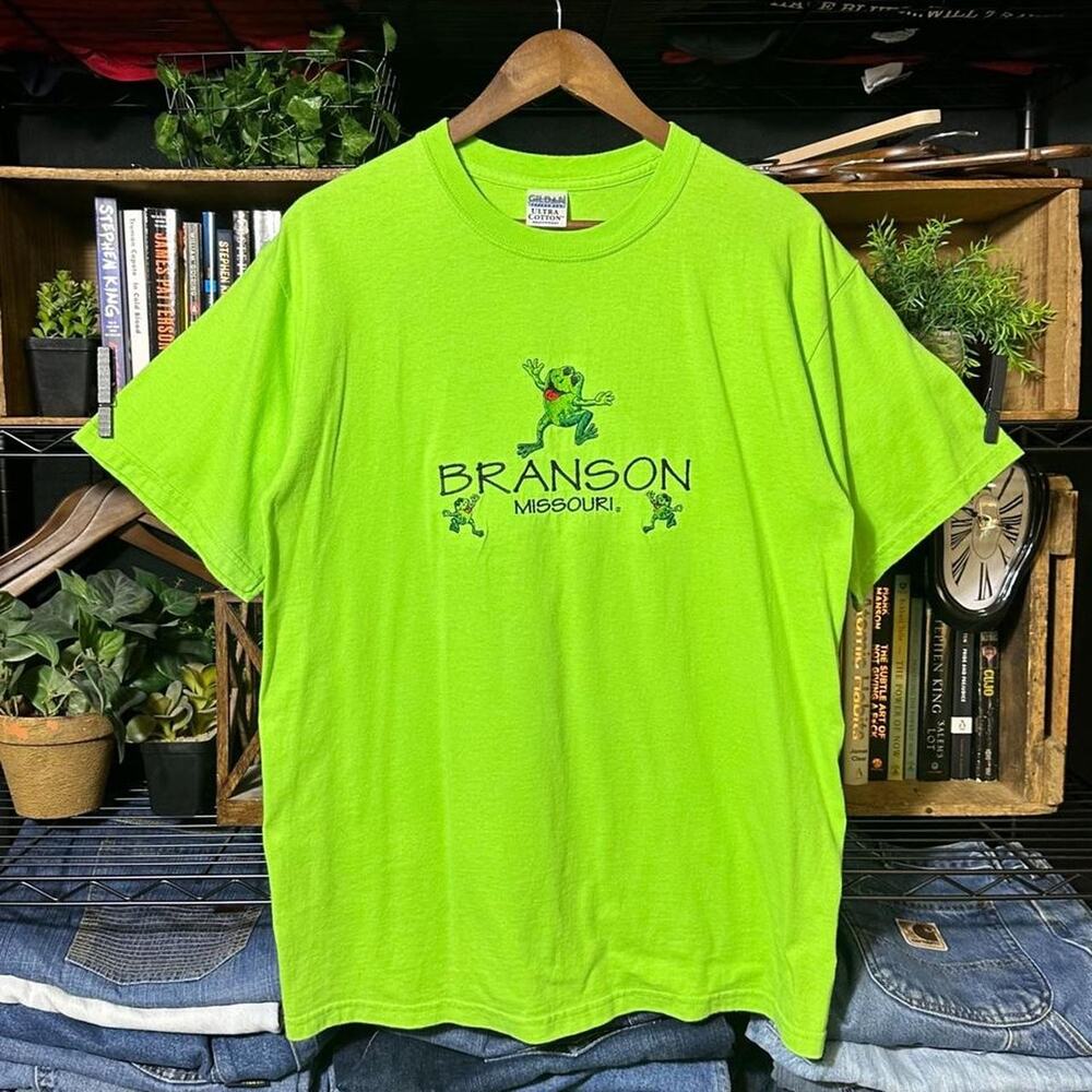 Vintage Y2K Branson Missouri Green Frog Tee mbroidered Animal Print Shirt